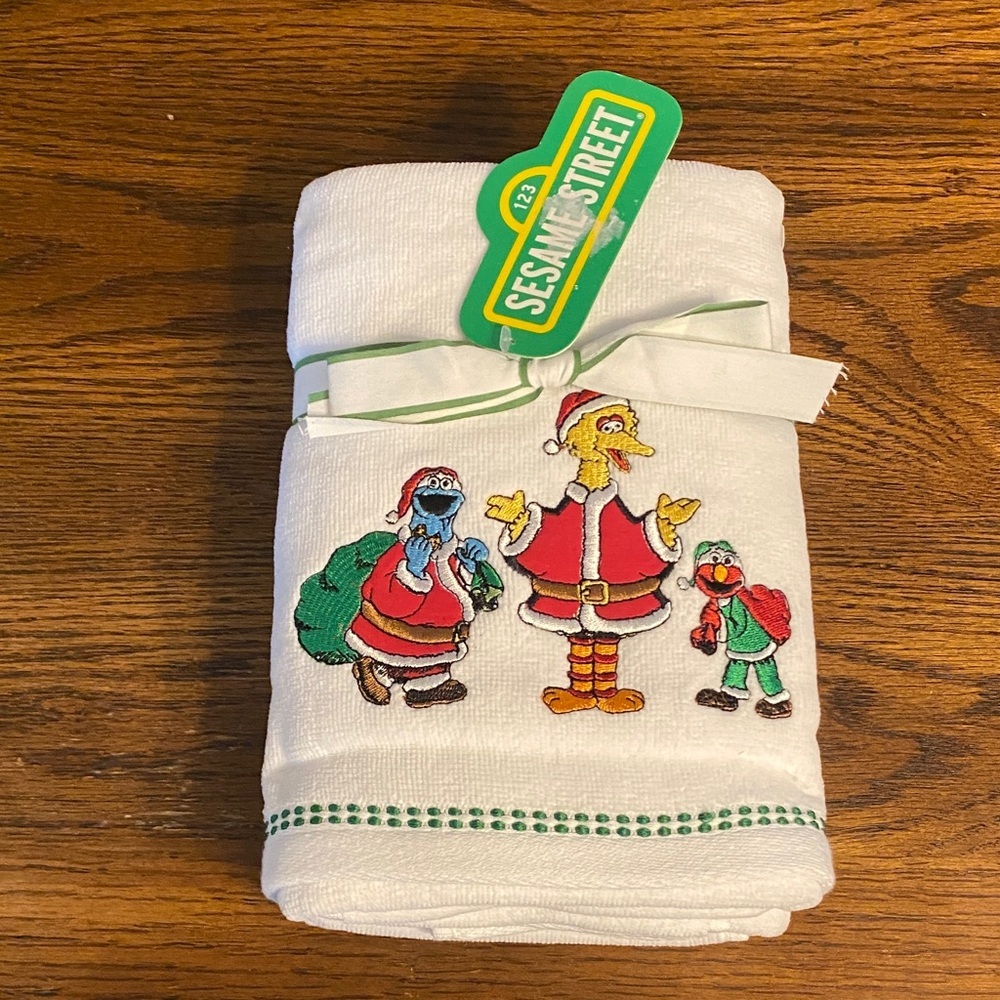Sesame Street Christmas Elmo Big Bird Cookie Monster Hand Towel 2pk 18x28 NWT